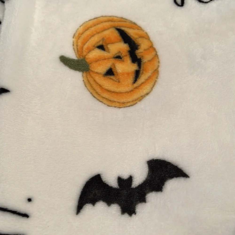 NWT RAE DUNN TRICK OR TREAT FARMHOUSE HALLOWEEN 🎃 SOFT PLUSH THROW BLANKET