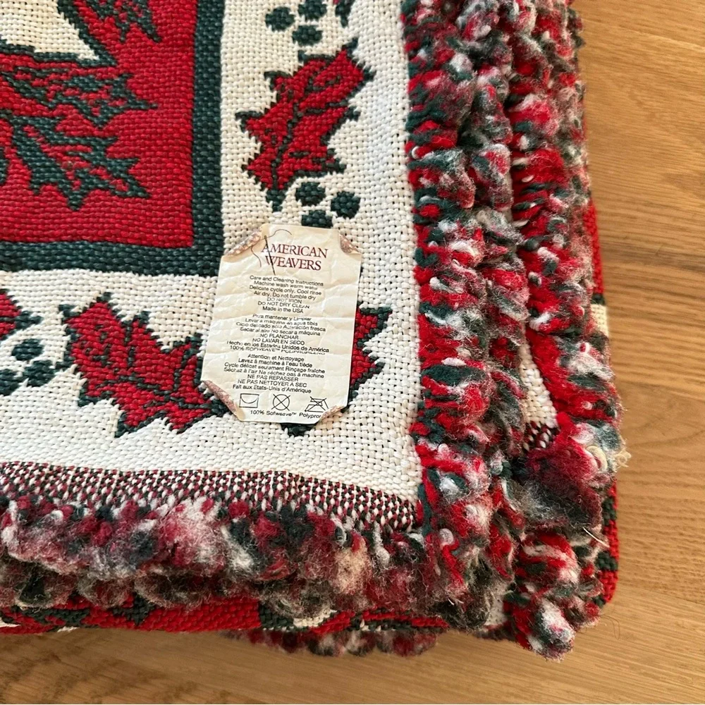 American Weavers Poinsettia Christmas Holiday Throw Softweave Never Used