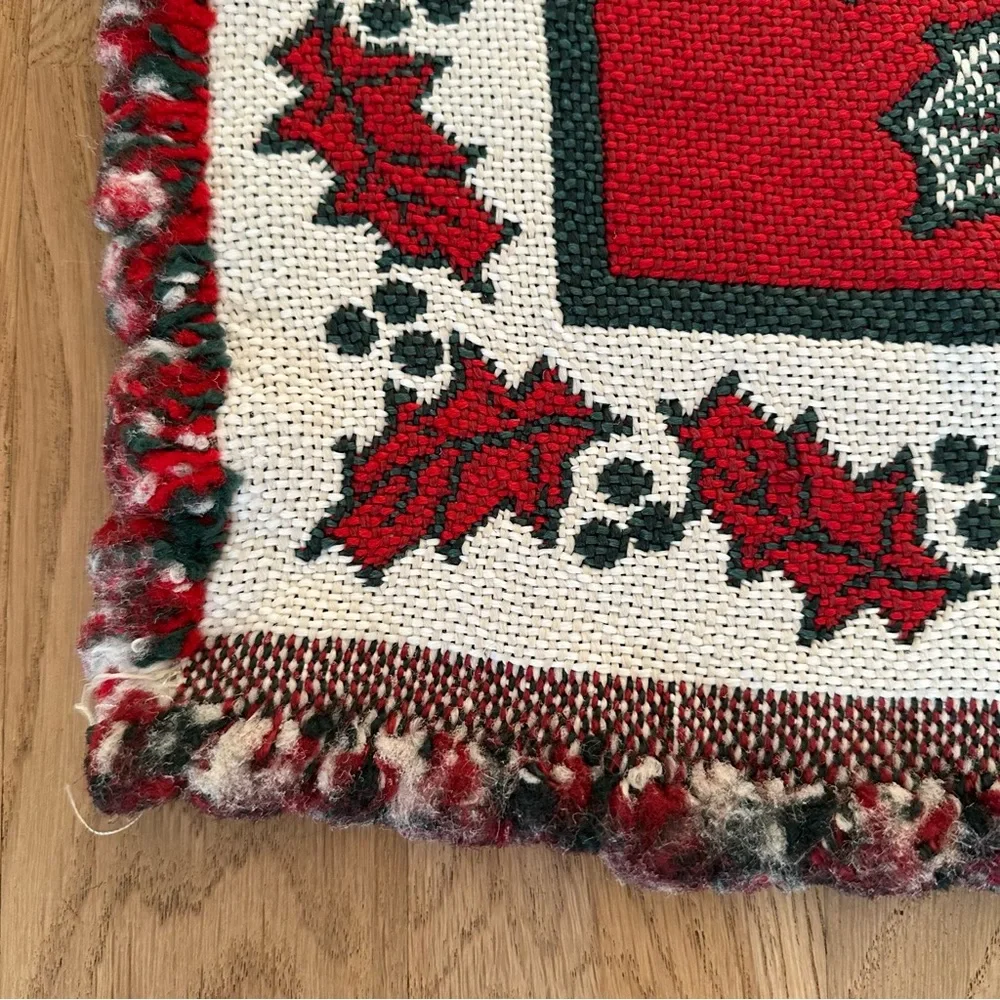 American Weavers Poinsettia Christmas Holiday Throw Softweave Never Used
