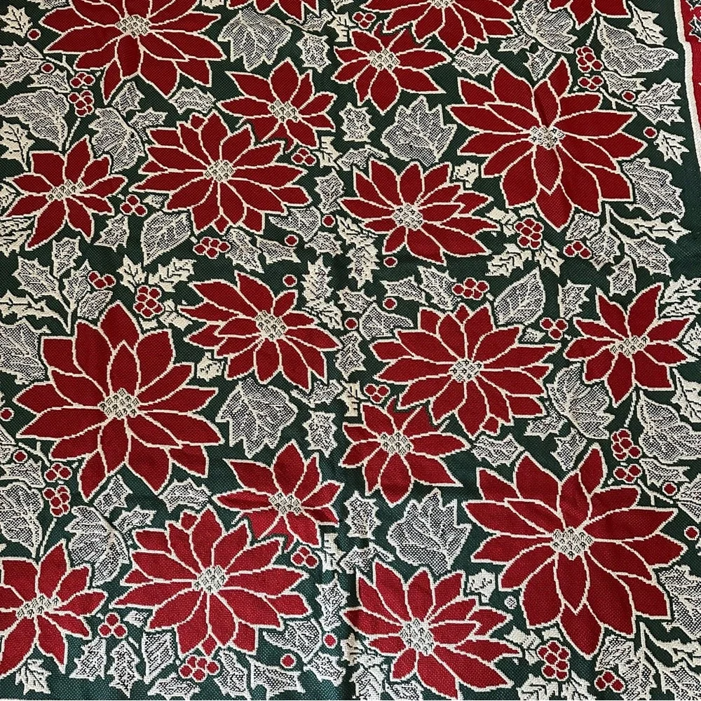 American Weavers Poinsettia Christmas Holiday Throw Softweave Never Used