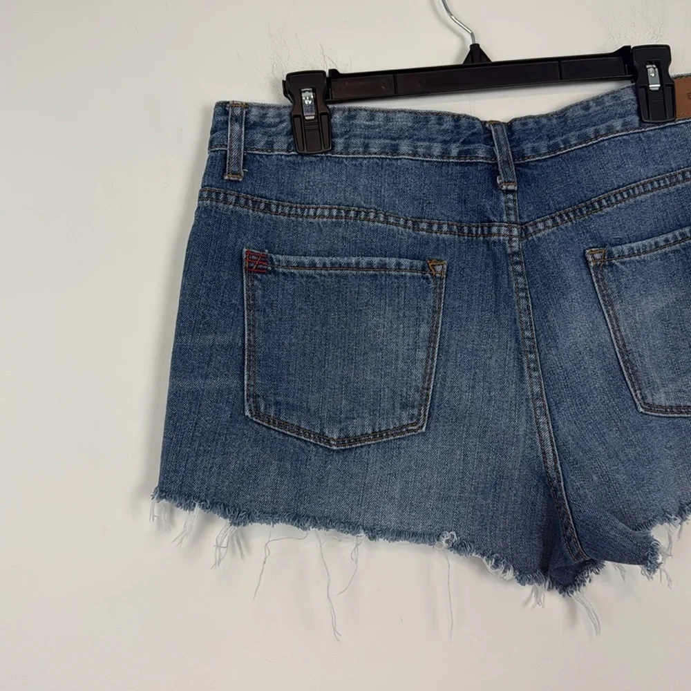 BDG Mid Rise Freja Vintage Fit Denim/Jean Shorts Size 32. Frayed Hems.