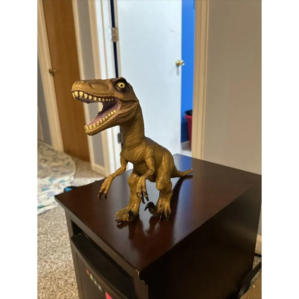 Toys-r-Us Animal Planet Velociraptor Raptor‎ Figure 19 Inch