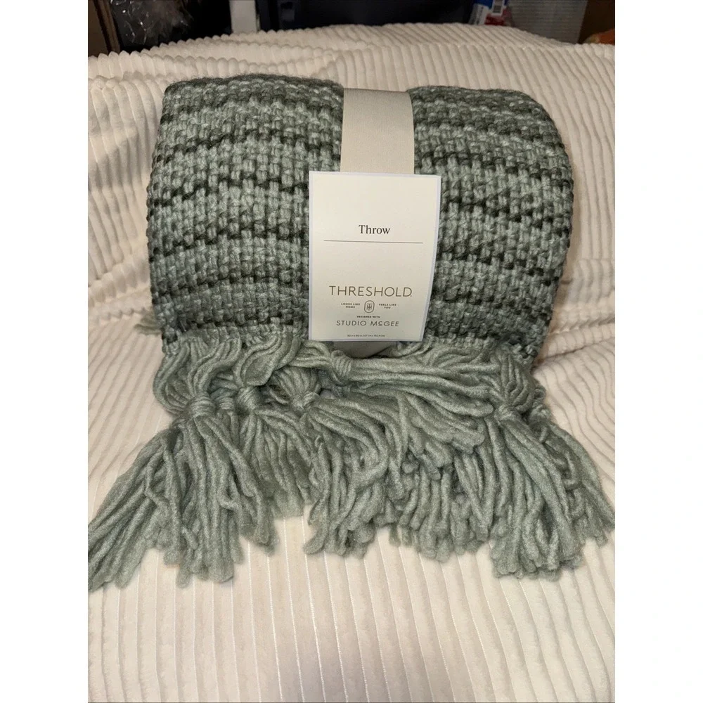 Threshold‎ Mixed Yarn Woven Blanket Throw with Crossed Tassels Multi Green- NWT