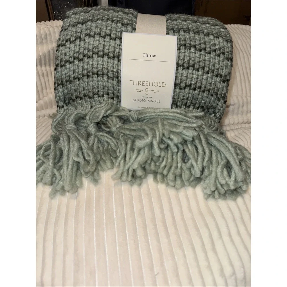 Threshold‎ Mixed Yarn Woven Blanket Throw with Crossed Tassels Multi Green- NWT