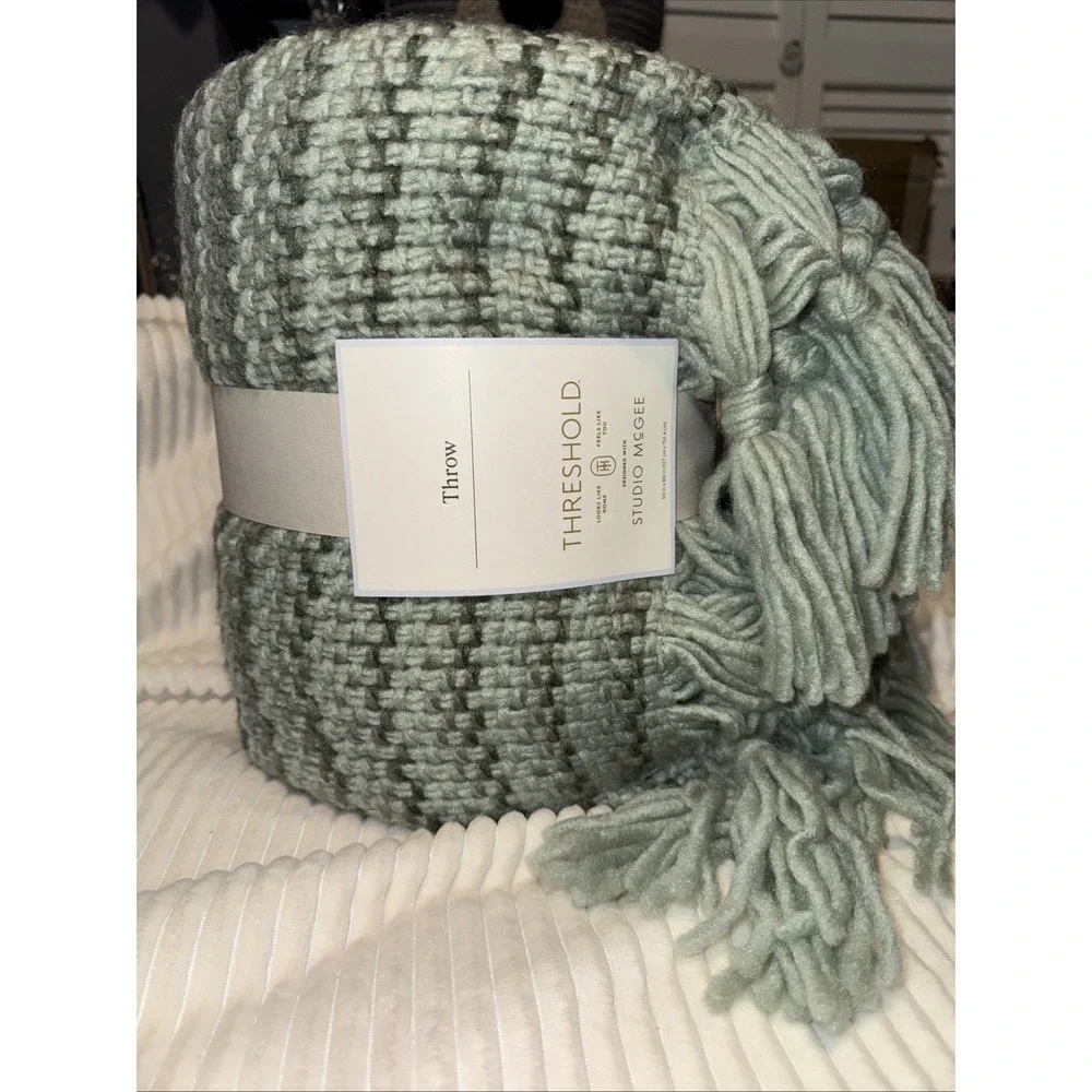 Threshold‎ Mixed Yarn Woven Blanket Throw with Crossed Tassels Multi Green- NWT