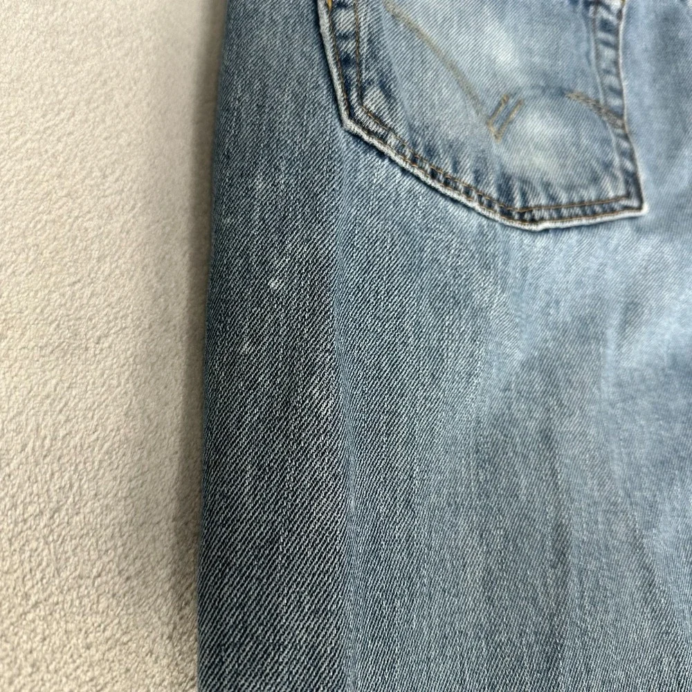 Levi's 550 Relaxed Fit Jeans Men's Size 40x29 Distressed Denim Medium Wash