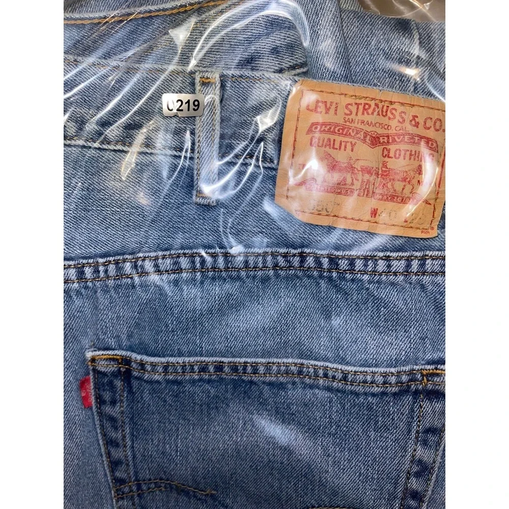 Levi's 550 Relaxed Fit Jeans Men's Size 40x29 Distressed Denim Medium Wash