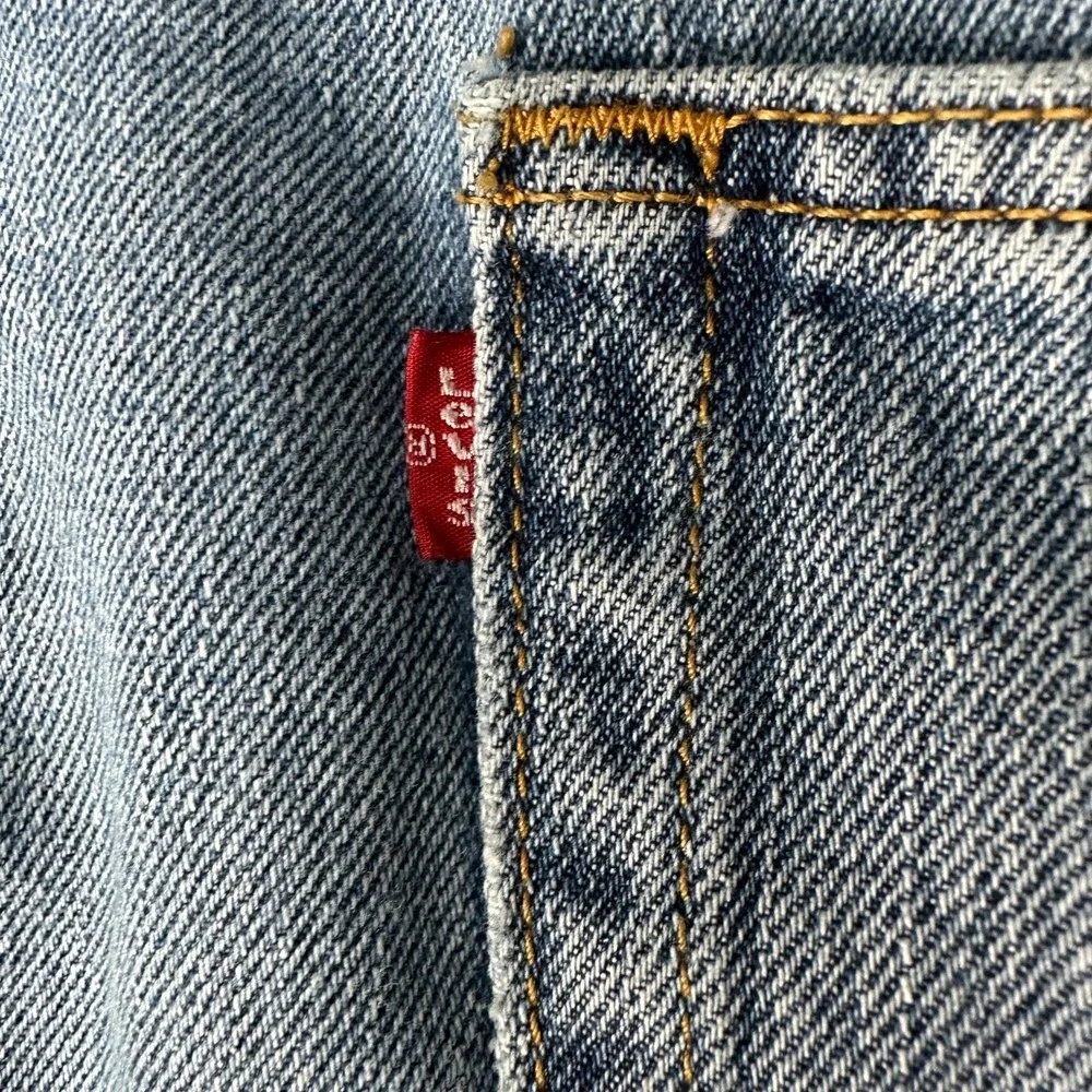 Levi's 550 Relaxed Fit Jeans Men's Size 40x29 Distressed Denim Medium Wash
