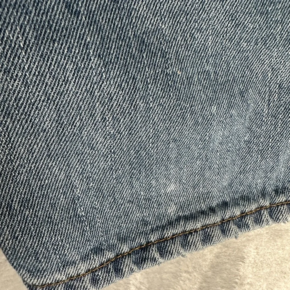 Levi's 550 Relaxed Fit Jeans Men's Size 40x29 Distressed Denim Medium Wash
