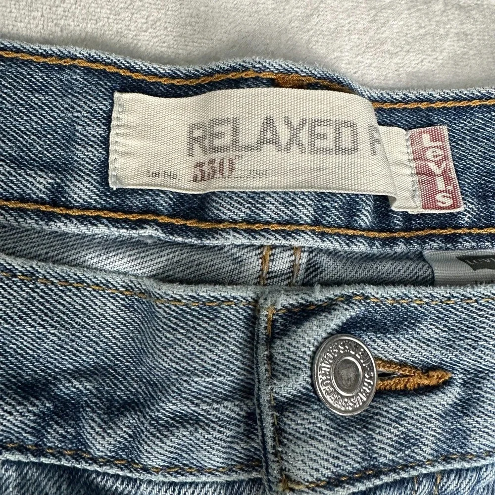 Levi's 550 Relaxed Fit Jeans Men's Size 40x29 Distressed Denim Medium Wash