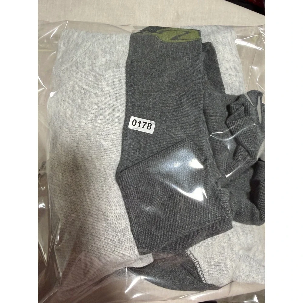 Levis Mens Raglan Sweatshirt Grey Two Tone Crewneck Pullover Size M