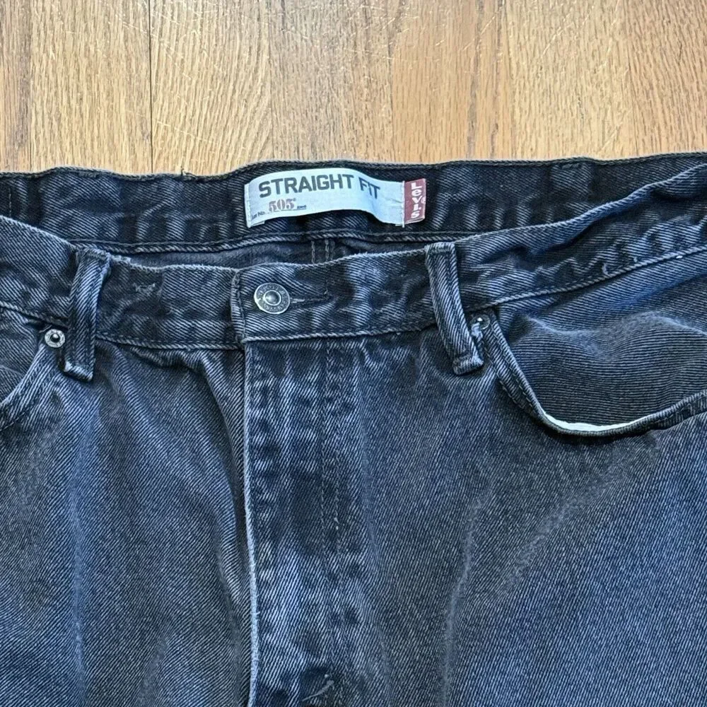 Men's Levis 505 size 38 X 30 Regular Fit Straight Leg Denim Jeans Black