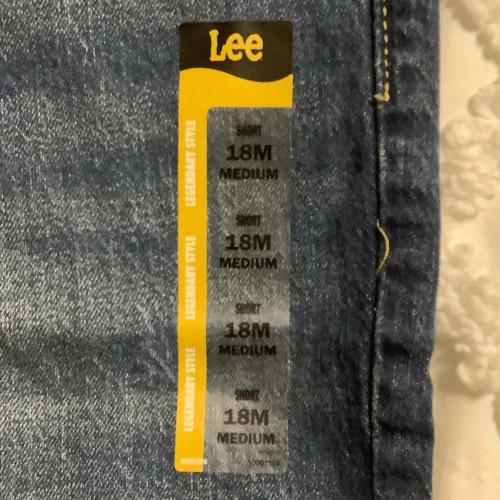 NWT Lee Women's Blue Side Slit Jean Shorts Mid Rise 7”inch inseam Size 18