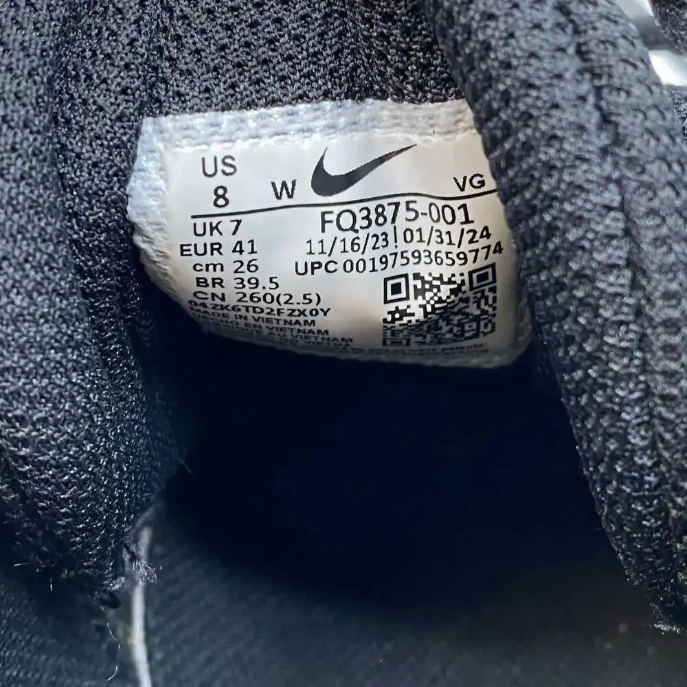 Nike Black/White Sneakers Men’s US8 | Synthetic, Vietnam Made
