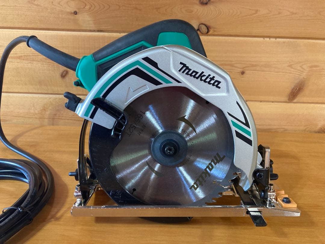 Makita M565 165mm Circular Saw 1000W