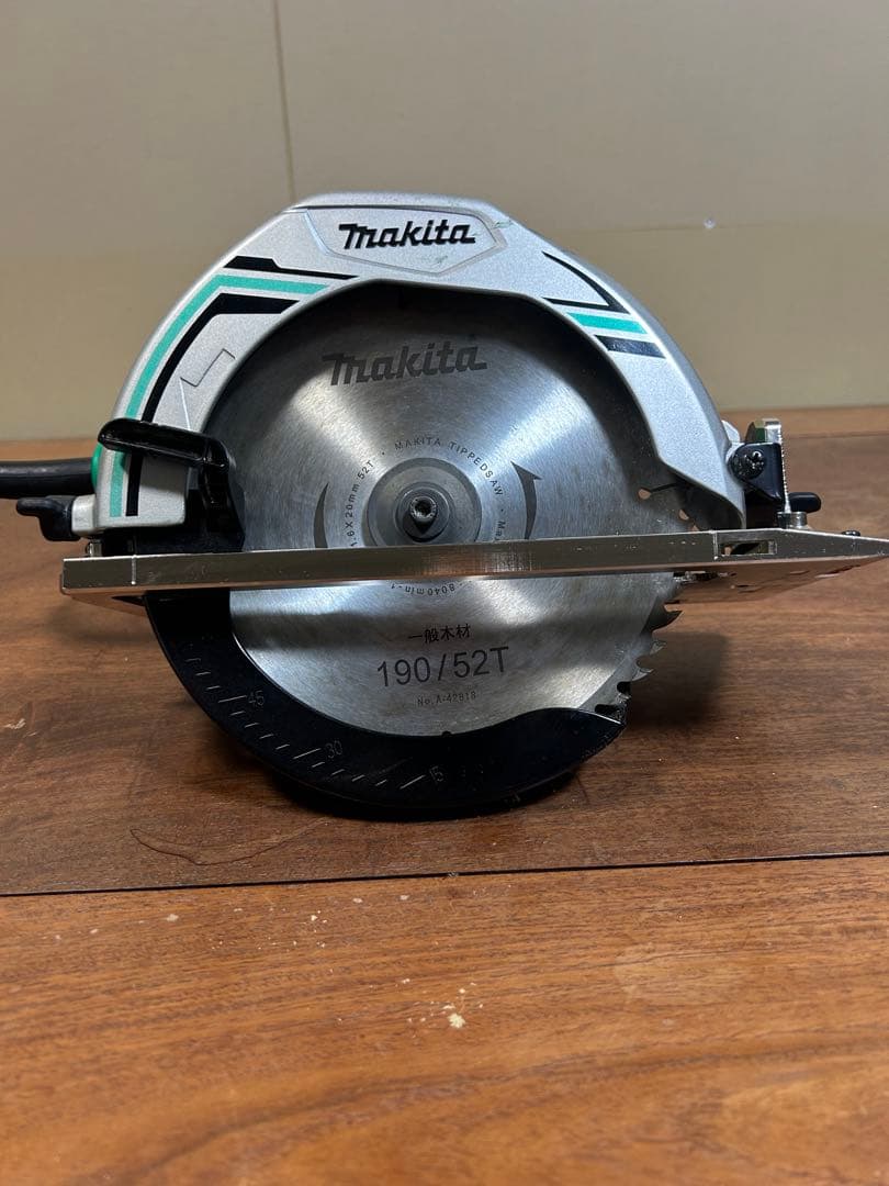 Makita Electric Circular Saw 190mm M585