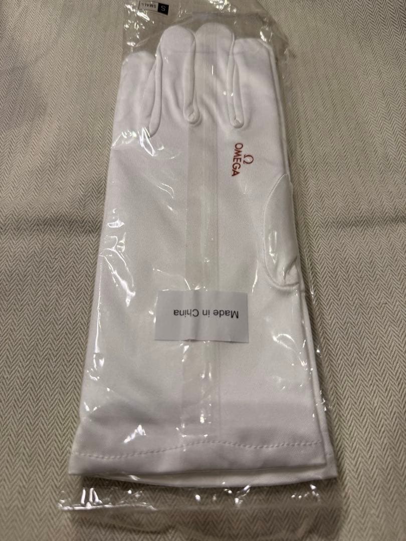 New, unopened Omega gloves with logo, size S. Super rare.