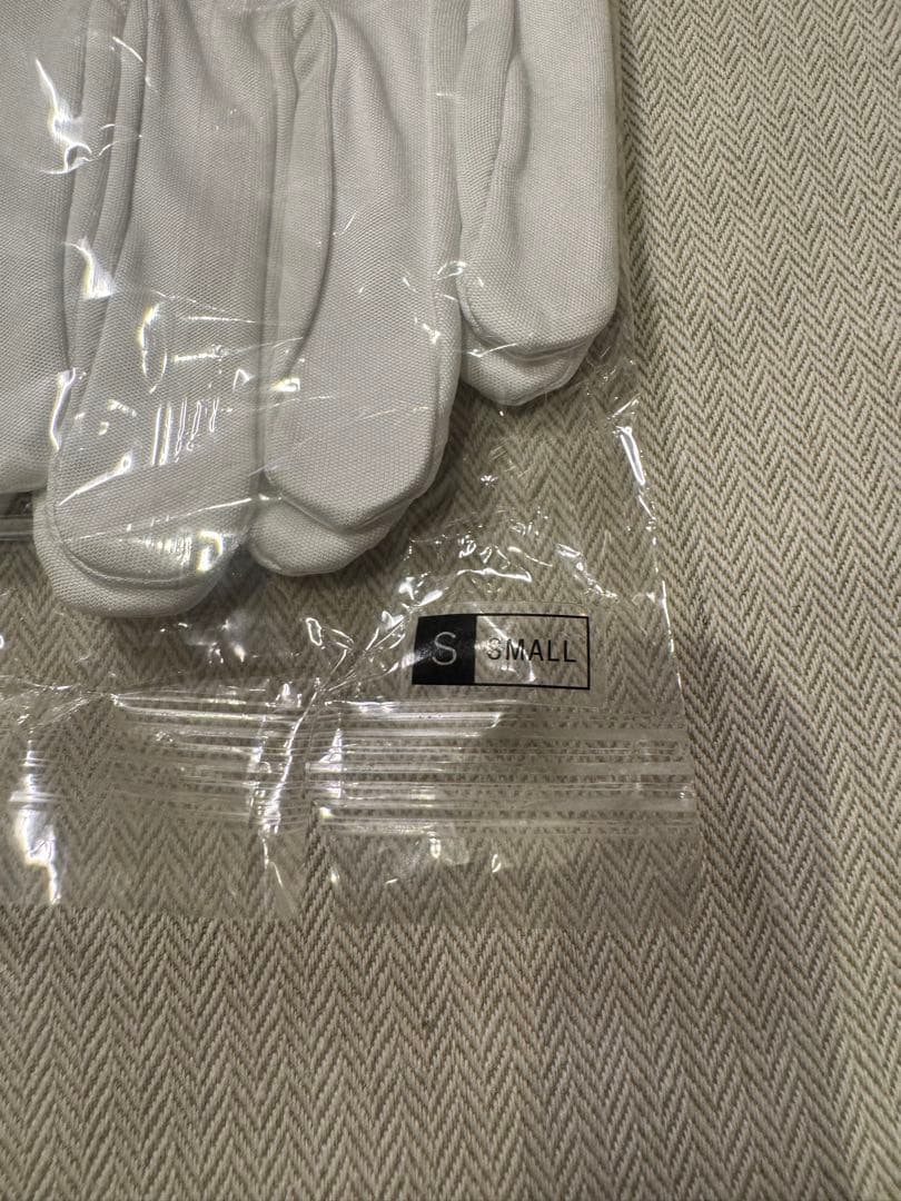 New, unopened Omega gloves with logo, size S. Super rare.