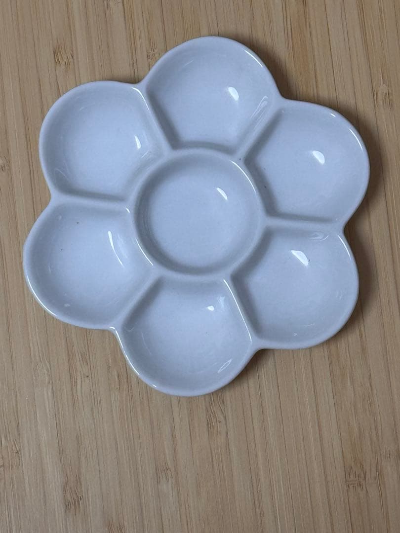 Flower-shaped Palette for Painting, 6 Compartments